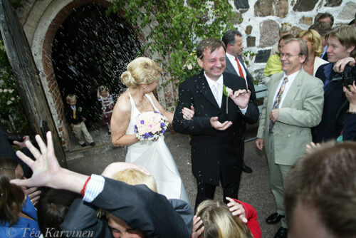 252 – Two politicians, Hjallis Harkimo & Meri-Kukka Forsius, got married in Helsinki in 2004. They got divorced next year.