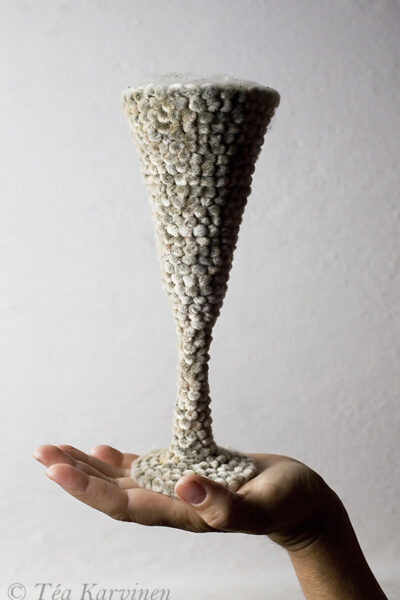 5613 – A bowl, a toast to spring made by glossy willow. The artist is Anni Rapinoja (Hailuoto, Finland).