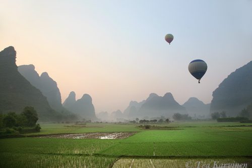 2523 – Early morning hot air balloon flight in China