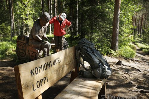 891 – Komion luonnonsuojelualue (Komio Nature Reserve) – in Loppi. The man in this photo is a wooden statue called Lopen uupunut.